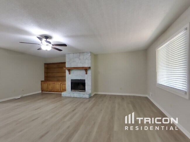 Foto del edificio - 135 Parkway Ct