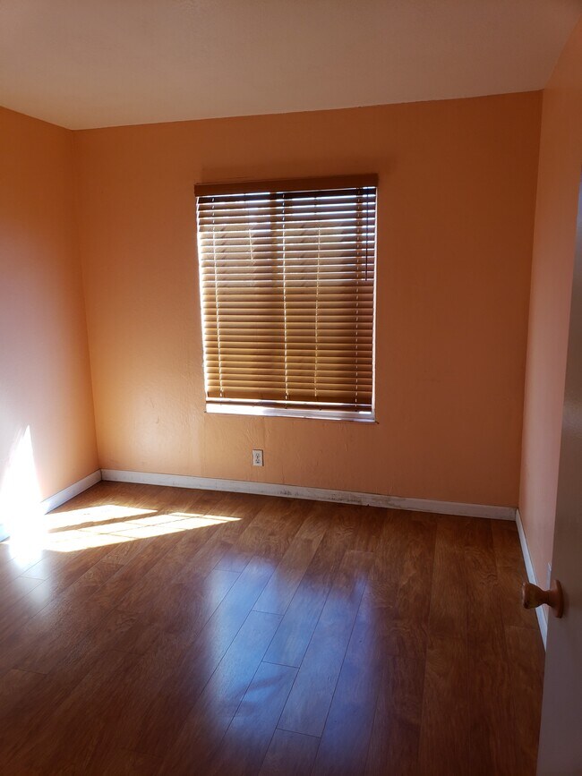 Upstairs Bedroom - 33246 Lake Pyramid St