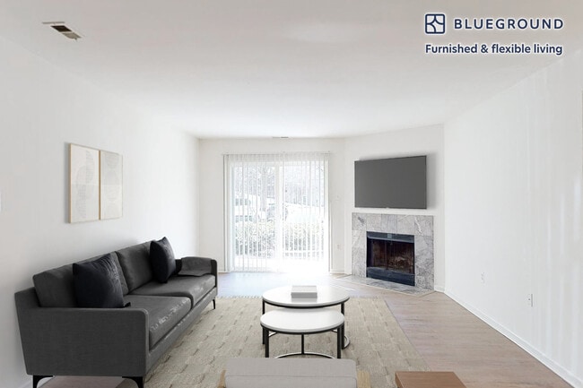 Building Photo - 5441 Columbia Rd