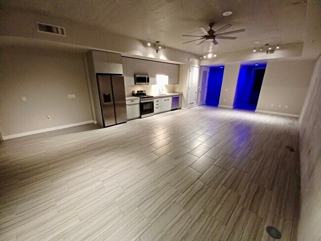 Foto del edificio - 353 E Bonneville Ave