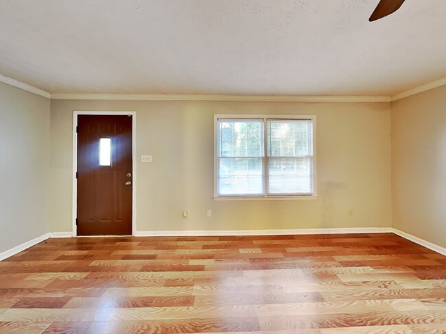 Foto del edificio - 2140 Kings Gate Cir SW