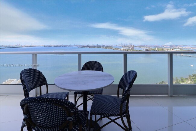 Foto del edificio - 2020 N Bayshore Dr