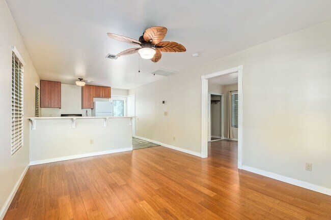 Foto del edificio - Charming Home in Garfield District – Renovated w/ Hardwood Floors, Granite Counters, In-Unit W/D ...