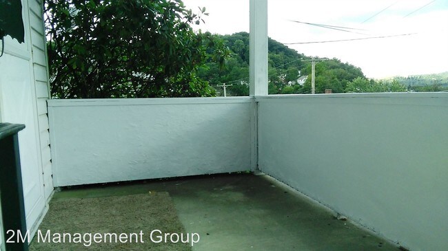Foto del edificio - 3 br, 1 bath House - 411 Summit Ave