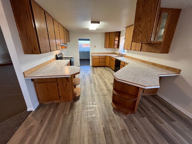 Building Photo - 130 E 450 S