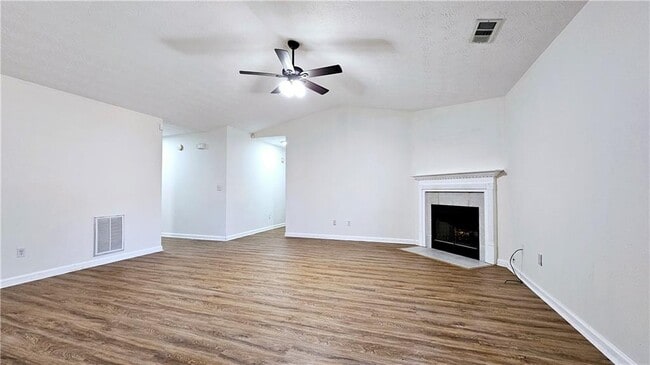 Building Photo - 1404 Steam Engine Way NE