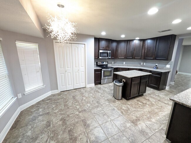 Foto del edificio - 6598 Britt St