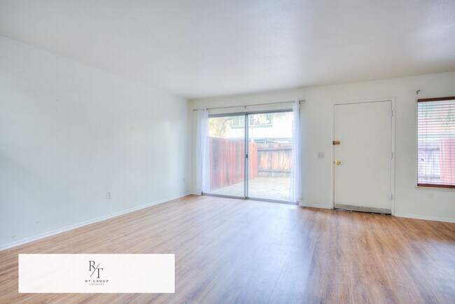 Foto del edificio - Cozy and Convenient 2-Bedroom, 1-Bath Home in Riverside