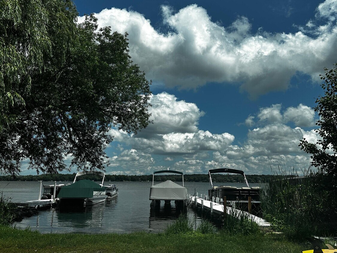Foto principal - 1823 W Shore Dr