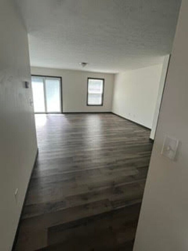 Foto del edificio - 585 Birch Hill Dr