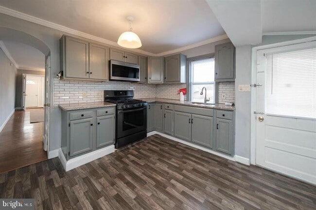 Building Photo - 607 West Lawn Ave