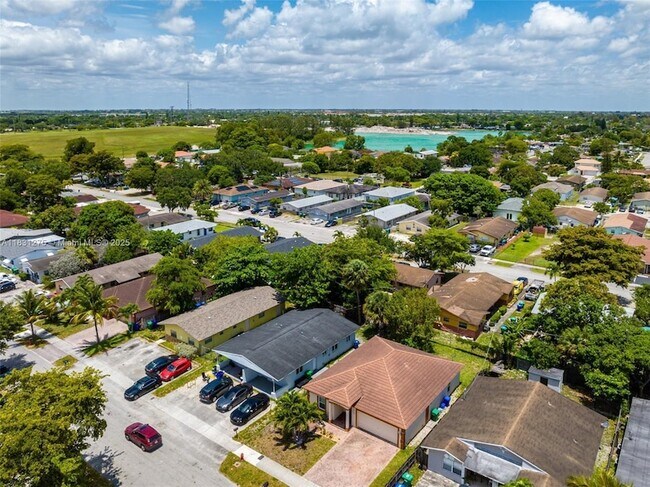 Foto del edificio - 2731 NW 14th St
