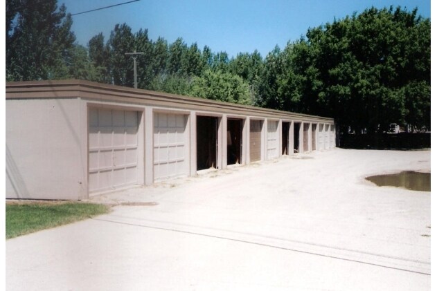 Foto del edificio - 1025-1027 E Railroad Ave