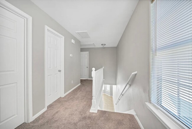 Building Photo - Spacious home for rent.