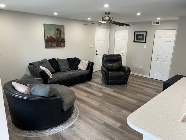 Foto del edificio - 1605 Berry Rose Ct