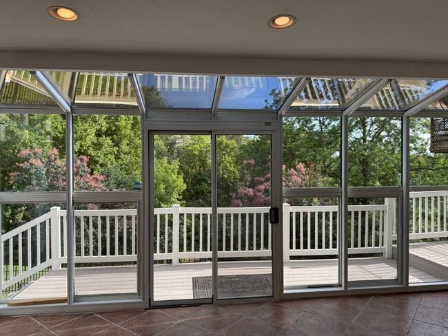 Building Photo - Modern Comfort Meets Natural Beauty