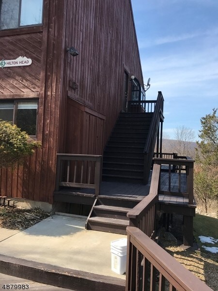 Building Photo - 3 Hilton Head