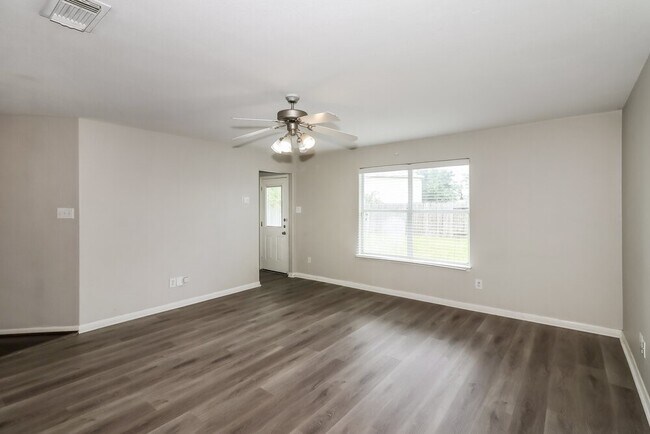 Foto del edificio - 6919 Garnet Trail Ln