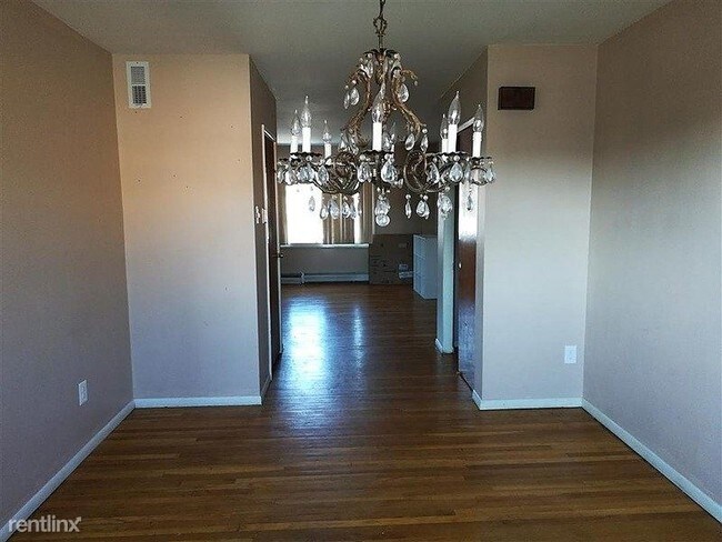 Building Photo - 3 br, 2.5 bath Townhome - 3419 Brookview Road
