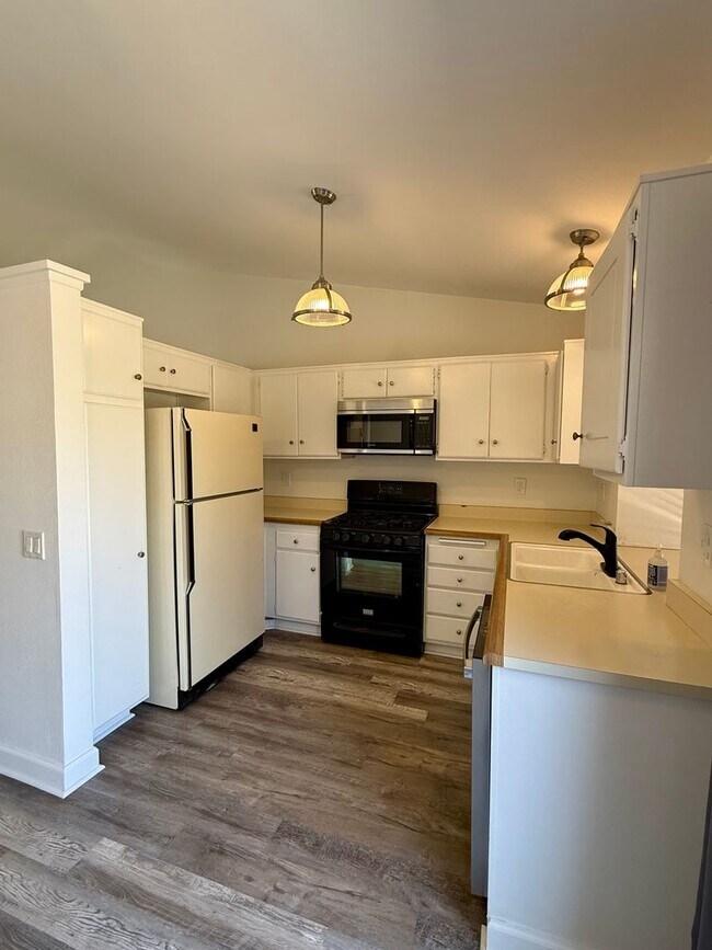 Foto del edificio - Nice 3 Bed 2 Bath Rancho Cucamonga