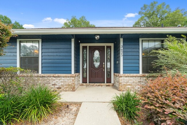 Foto del edificio - **Available February 2026***Welcome Home :: 3/2 with oversized fenced backyard in Indian Pines!