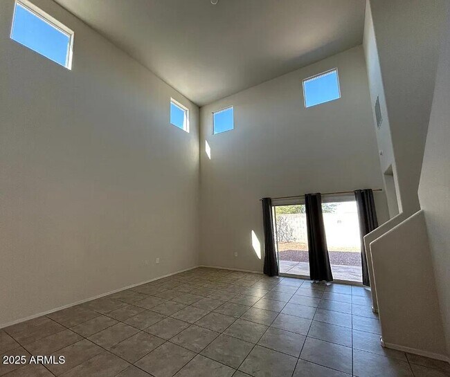 Foto del edificio - 18906 W Woodlands Ave