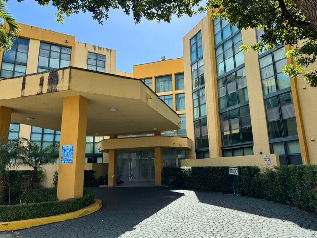 Entrada del edificio - 11800 SW 18th St