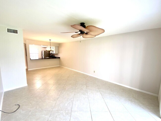 Building Photo - ** BRADSTROM VILLAGE ** 3 BED / 2 BATH CON...