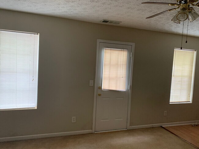 Building Photo - 5650 Strathmoor Manor Cir
