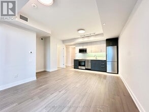 Building Photo - 664 Spadina Ave.