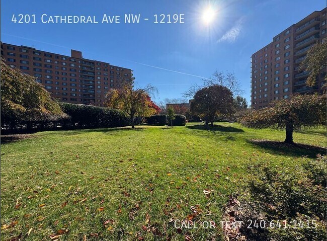 Foto del edificio - 4201 Cathedral Ave NW