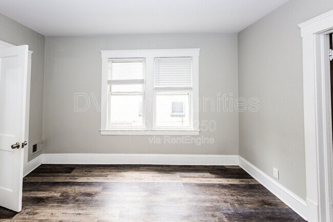 Building Photo - 2081 Halstead Ave