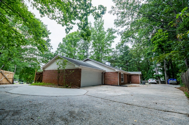 Photo - 2496 Leeshire Rd Townhome