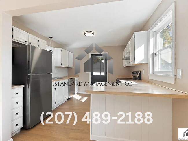 Foto del edificio - Spacious 4-Bedroom Home with Garage & Modern Heating  for Rent in Waterville