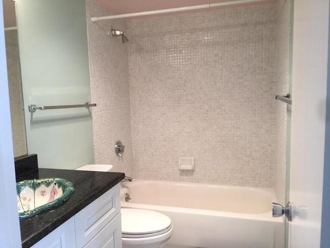 Building Photo - 4833  Esedra Court 202