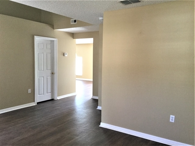 Building Photo - 16452 Corner Lake Dr