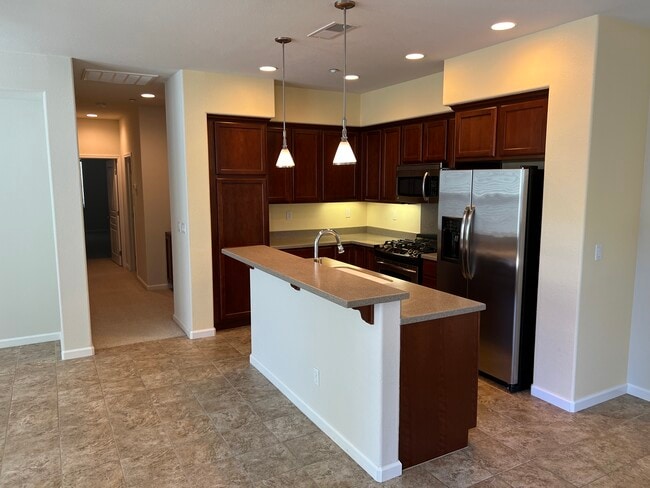 Building Photo - 207 W La Flor Ln