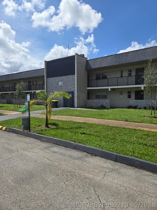Building Photo - 8001 Fairview Dr