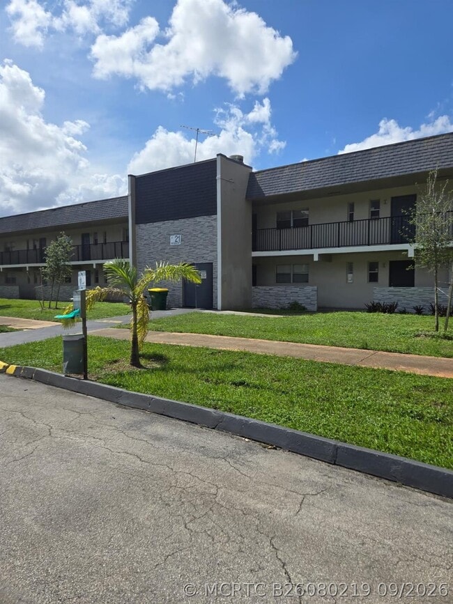 Building Photo - 8001 Fairview Dr