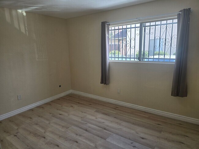 Foto del edificio - Newly Renovated 2 Bed / 2 Bath Downstairs ...