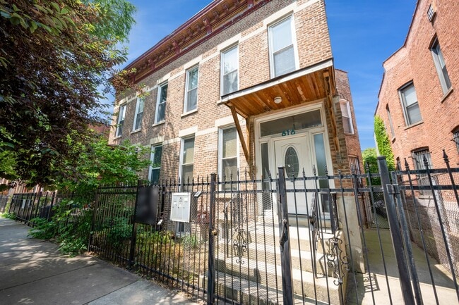 Building Photo - 616 S Oakley Blvd