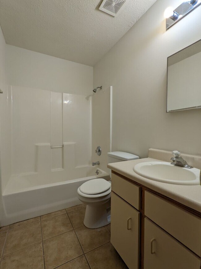 Foto del edificio - 4 Bedroom/2 Bath Single Family Home