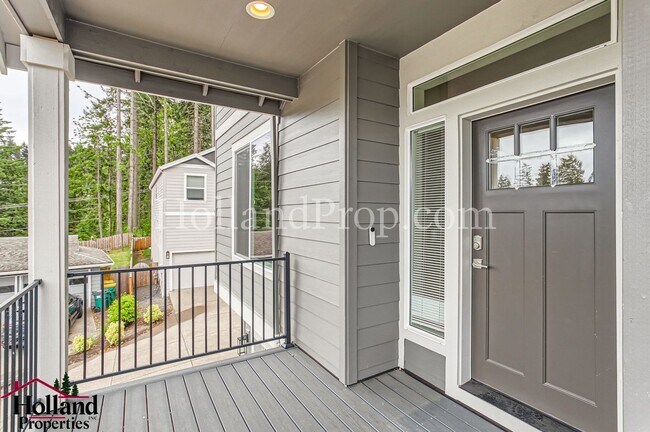 Building Photo - Beautiful 5 bedroom home with Stunning views