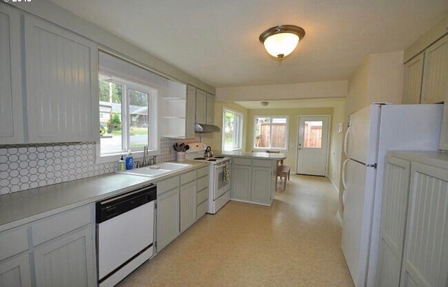 Foto del edificio - 310 Bellflower Rd