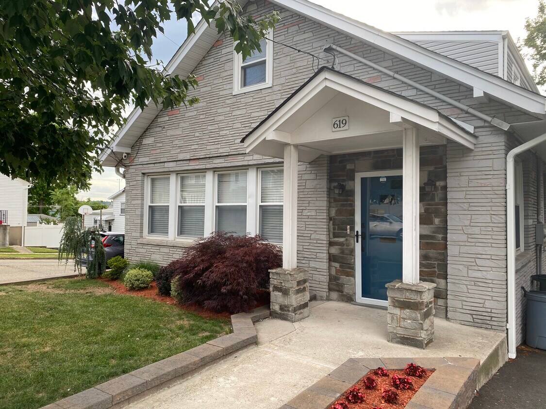 619 Chase Ave, Lyndhurst, NJ 07071 Apartment for Rent in Lyndhurst, NJ