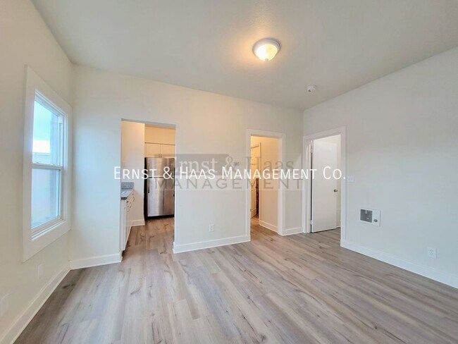 Building Photo - Fantastic 2 Bedroom Apartment Near Poly Hi...