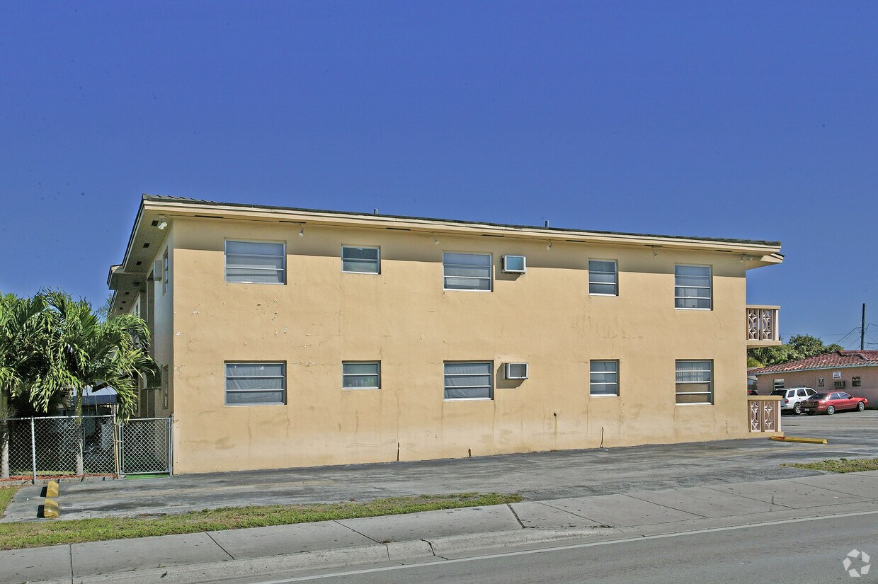 Building Photo - 10 NW 48th Pl