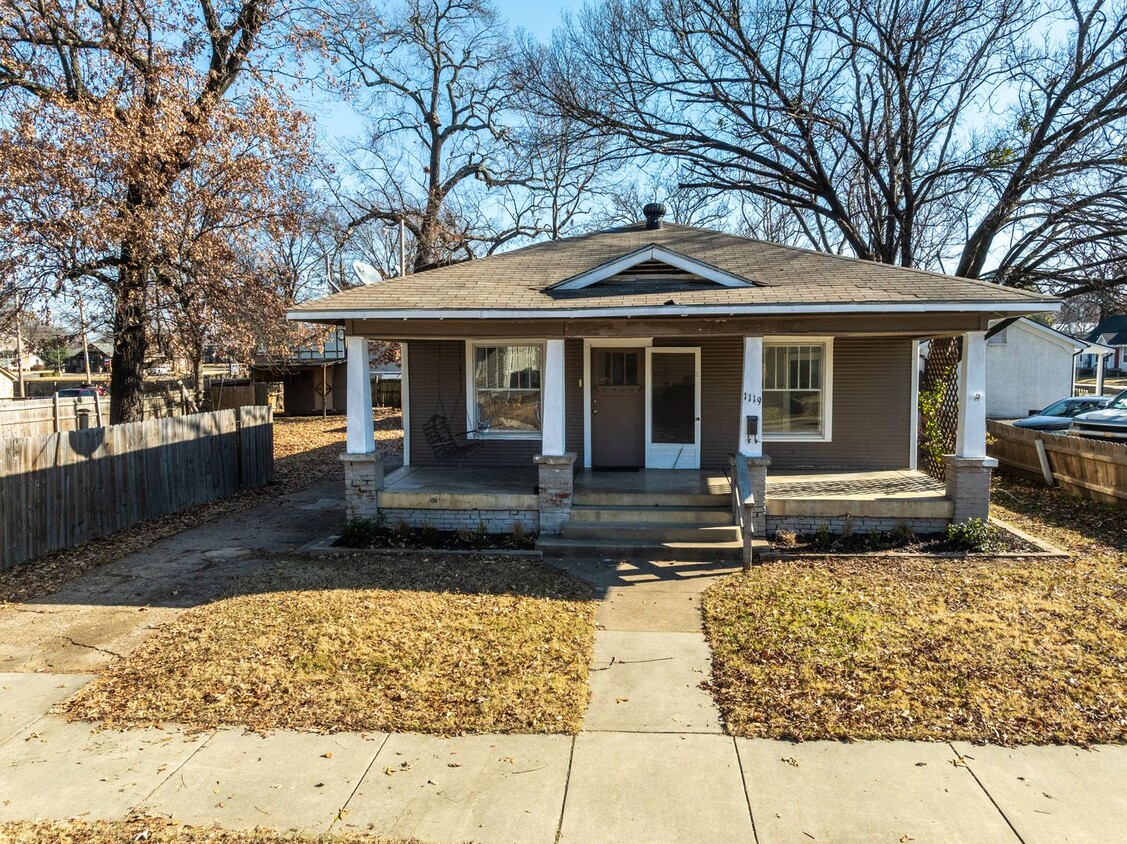 Primary Photo - Freshly Updated 3 Bedroom House