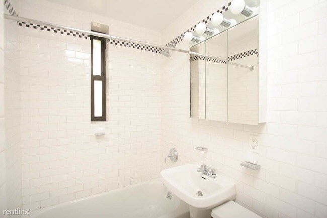 Foto del edificio - 414 W 49th St