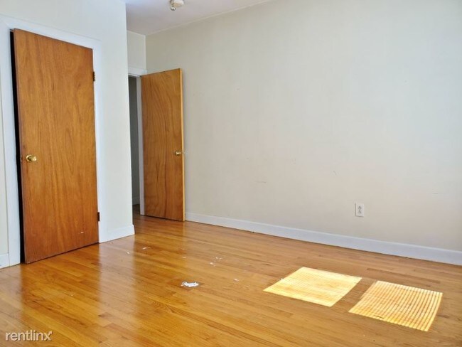 Foto del edificio - 3 br, 1 bath Apartment - 89 A Ten Rod Road